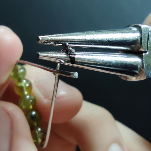 Mei Tan's Geometric Beaded Wire Pendant - , Contemporary Wire Jewelry, Loops, Wire Loop, Wrapped Wire Loop, Wire Wrapping, Wrapping, Wire Wrapping Jewelry,  form a loop 